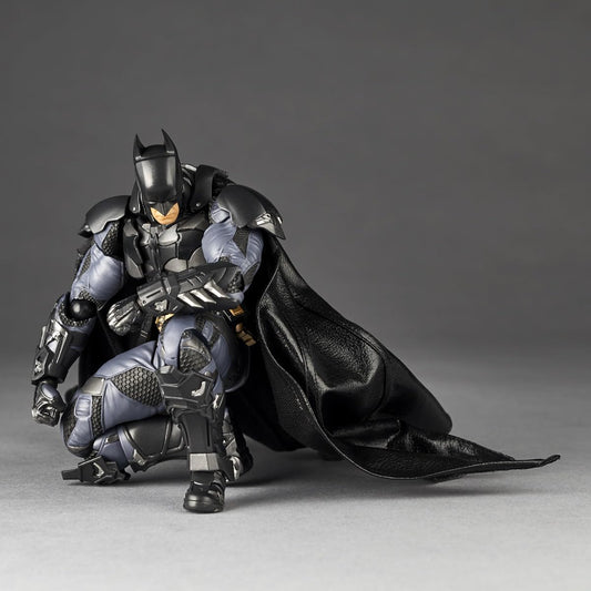 Kaiyodo Revoltech Incrível Yamaguchi Batman Arkham Knight Action Figure com globos oculares móveis, design articulado e capa com arame