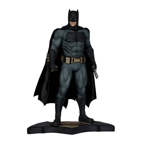 McFarlane Toys - DC Direct Batman (Batman v Superman: Dawn of Justice) (DC Movie Statues) Estátua de resina em escala 1:6